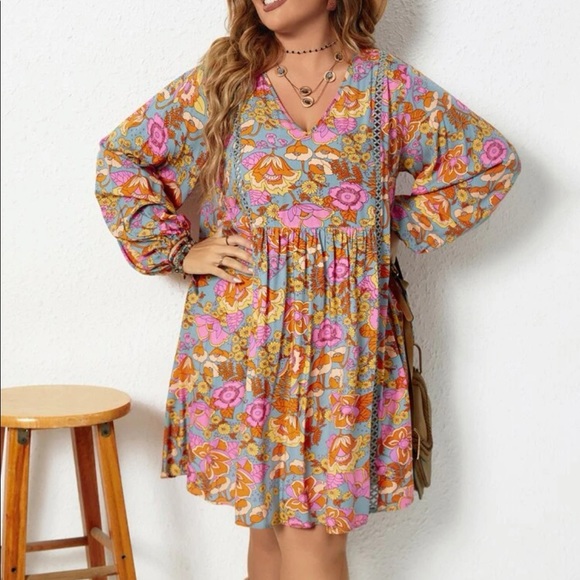 Boho Plus Size Floral Print Lace Trim Long Sleeve Dress - Picture 4 of 10